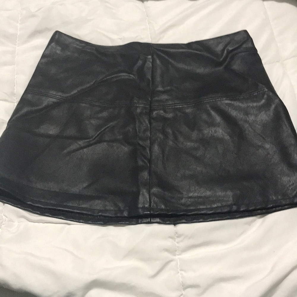 Jolt | Vegan leather skirt